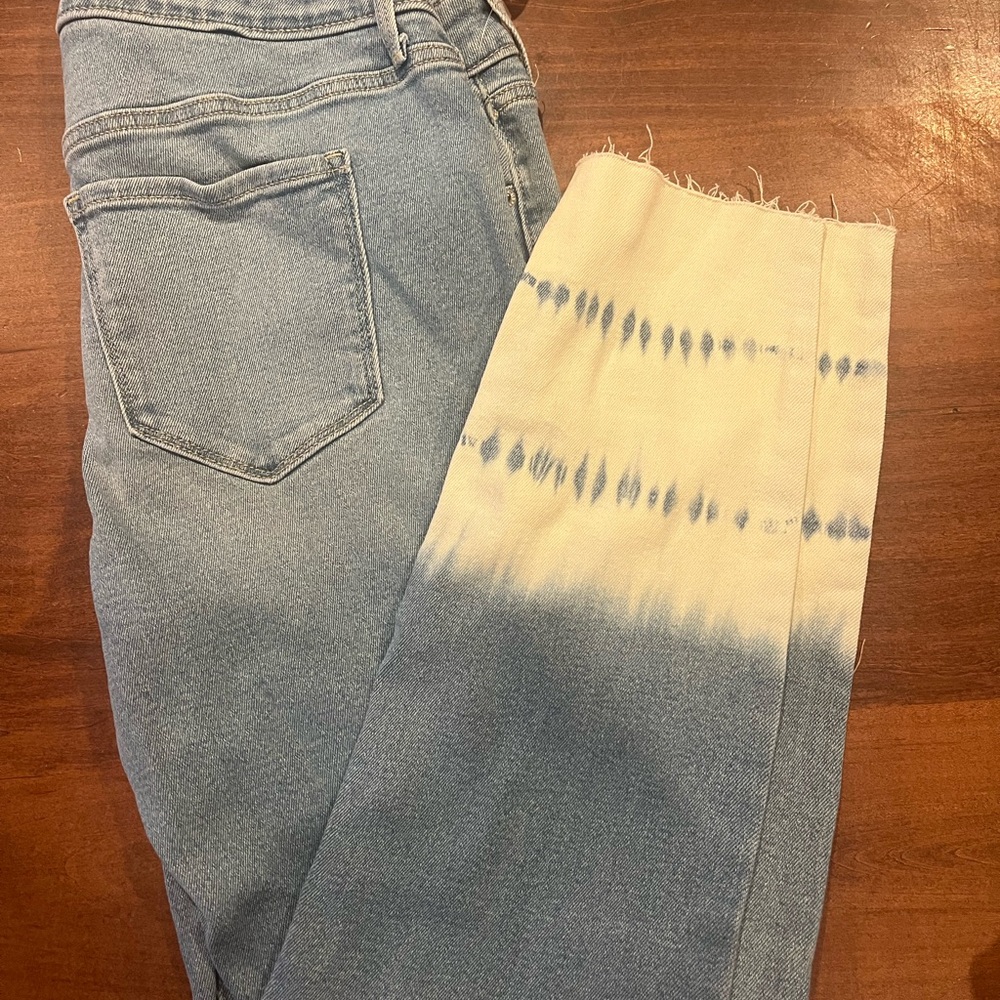 Stylish Blue Jeans with Tie-Dye Detail